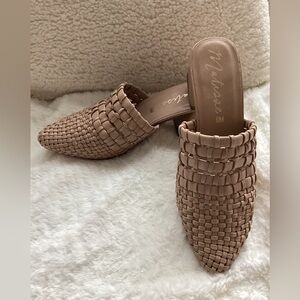 Matisse Women's Beige Woven Clogs